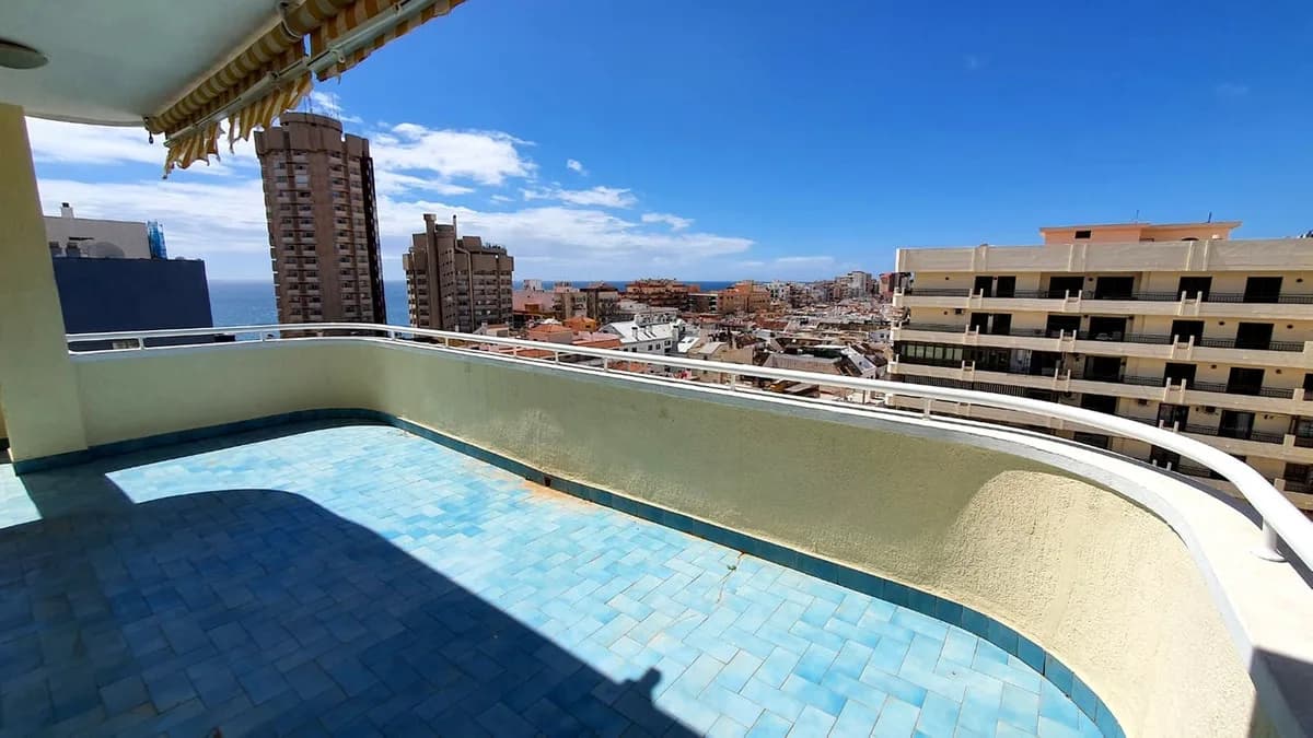 3 Bedroom Middle Floor Apartment for Sale in Fuengirola, Málaga