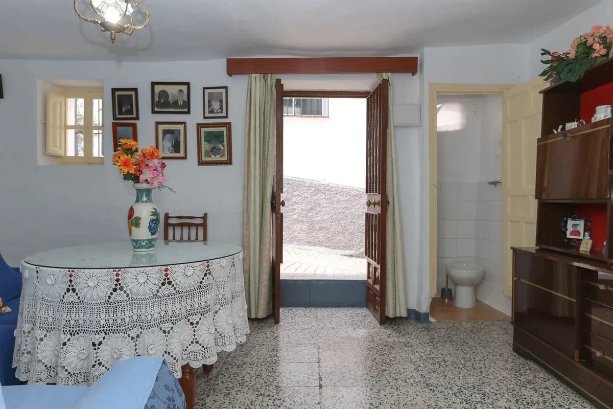 6 Bedroom Townhouse for Sale in Tolox, Málaga - Image 5