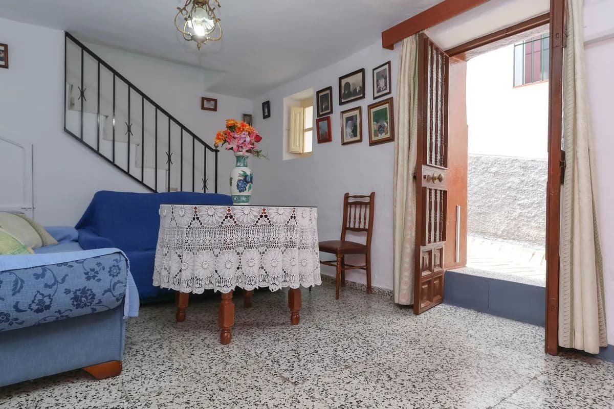 6 Bedroom Townhouse for Sale in Tolox, Málaga - Image 6