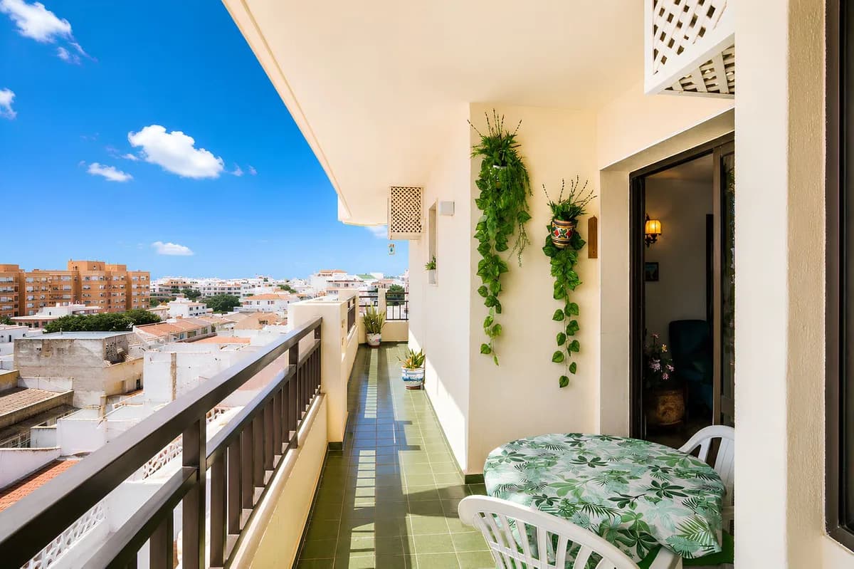 2 Bedroom Middle Floor Apartment for Sale in Fuengirola, Málaga
