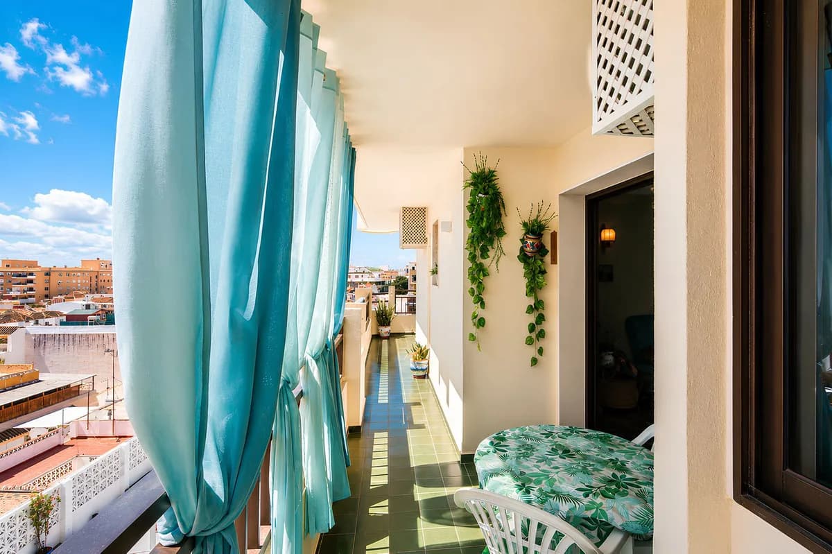 2 Bedroom Middle Floor Apartment for Sale in Fuengirola, Málaga - Image 5