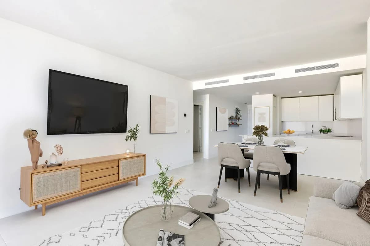 3 Bedroom Middle Floor Apartment for Sale in Fuengirola, Málaga - Image 7