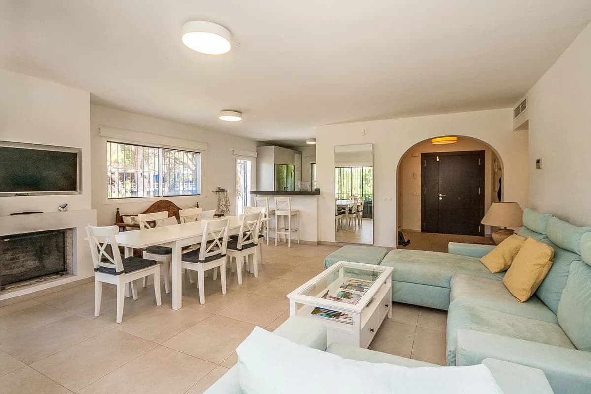 5 Bedroom Detached Villa for Sale in Elviria, Málaga - Image 4