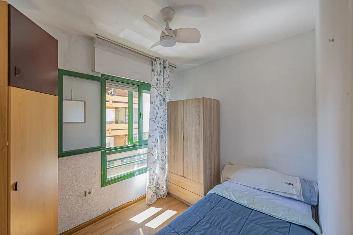 3 Bedroom Middle Floor Apartment for Sale in Marbella, Málaga - Image 4