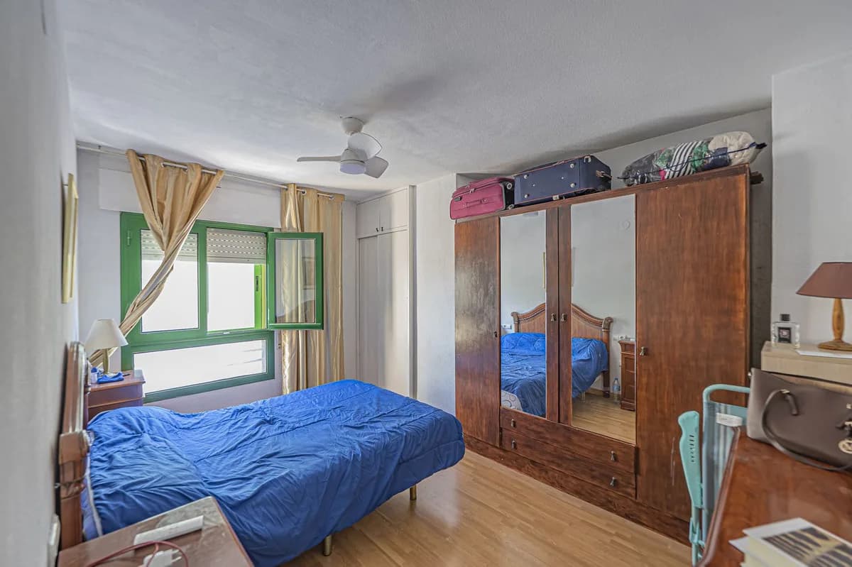 3 Bedroom Middle Floor Apartment for Sale in Marbella, Málaga - Image 7