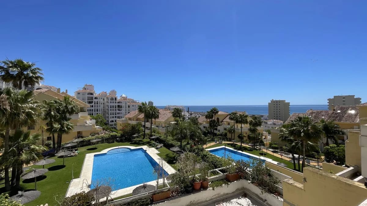 3 Bedroom Middle Floor Apartment for Sale in Estepona, Málaga