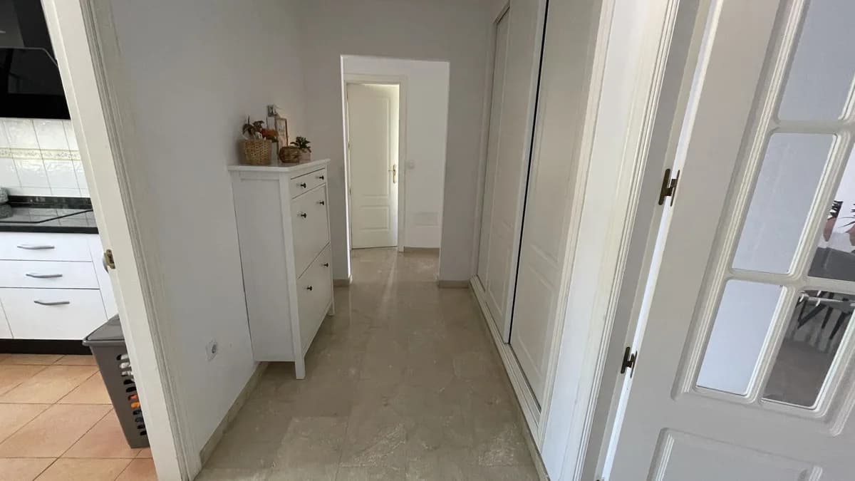 3 Bedroom Middle Floor Apartment for Sale in Estepona, Málaga - Image 7