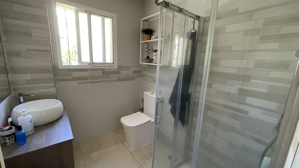 3 Bedroom Middle Floor Apartment for Sale in Estepona, Málaga - Image 9