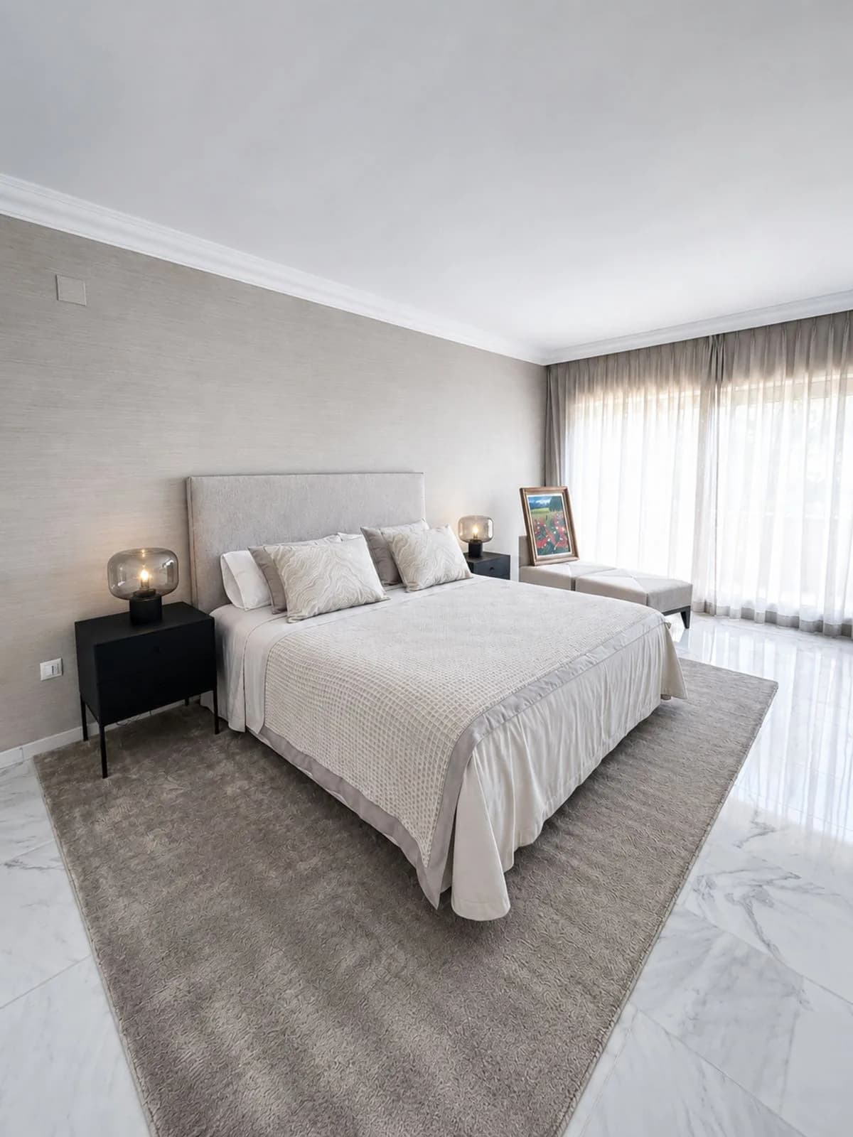 3 Bedroom Middle Floor Apartment for Sale in Nueva Andalucía, Málaga - Image 6