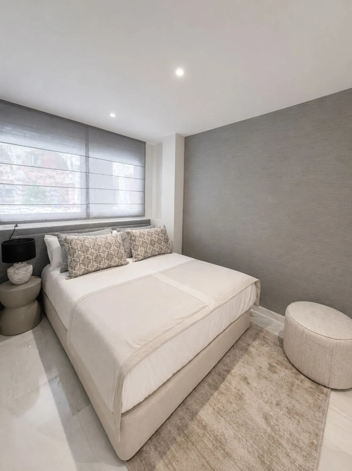 3 Bedroom Middle Floor Apartment for Sale in Nueva Andalucía, Málaga - Image 7