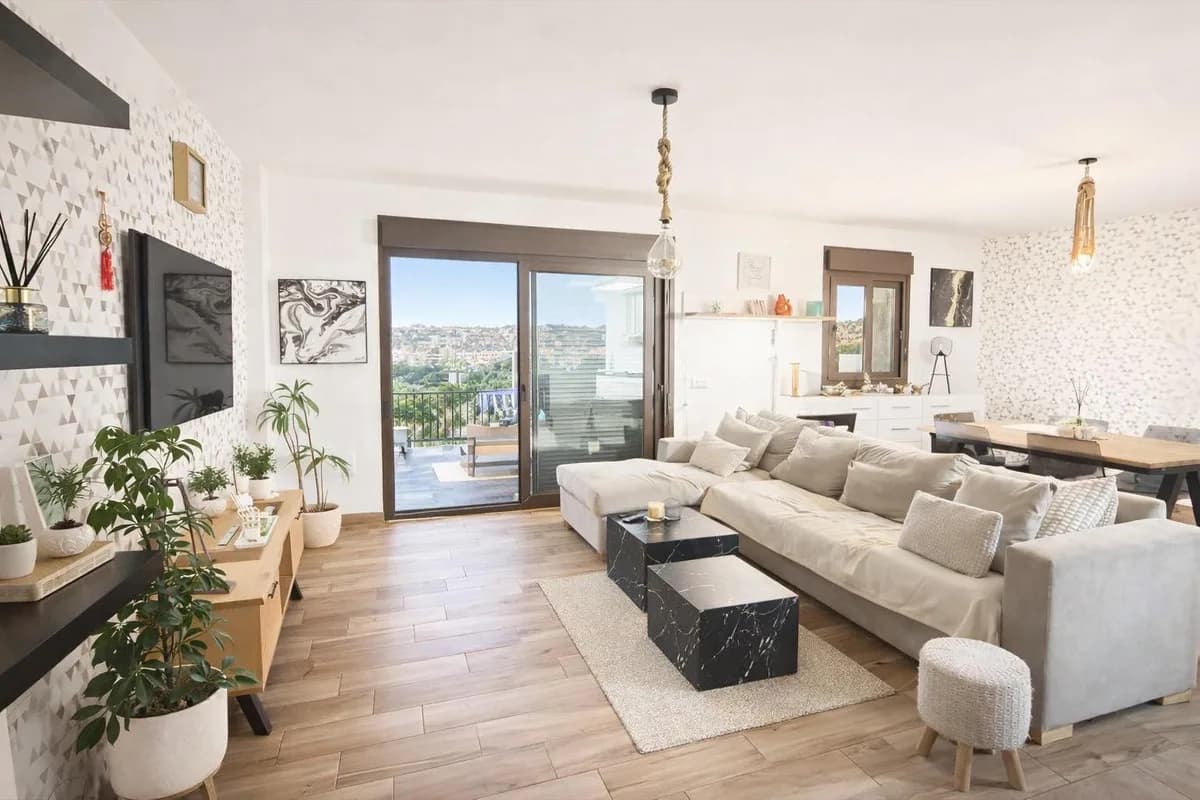 3 Bedroom Detached Villa for Sale in Riviera del Sol, Málaga - Image 5