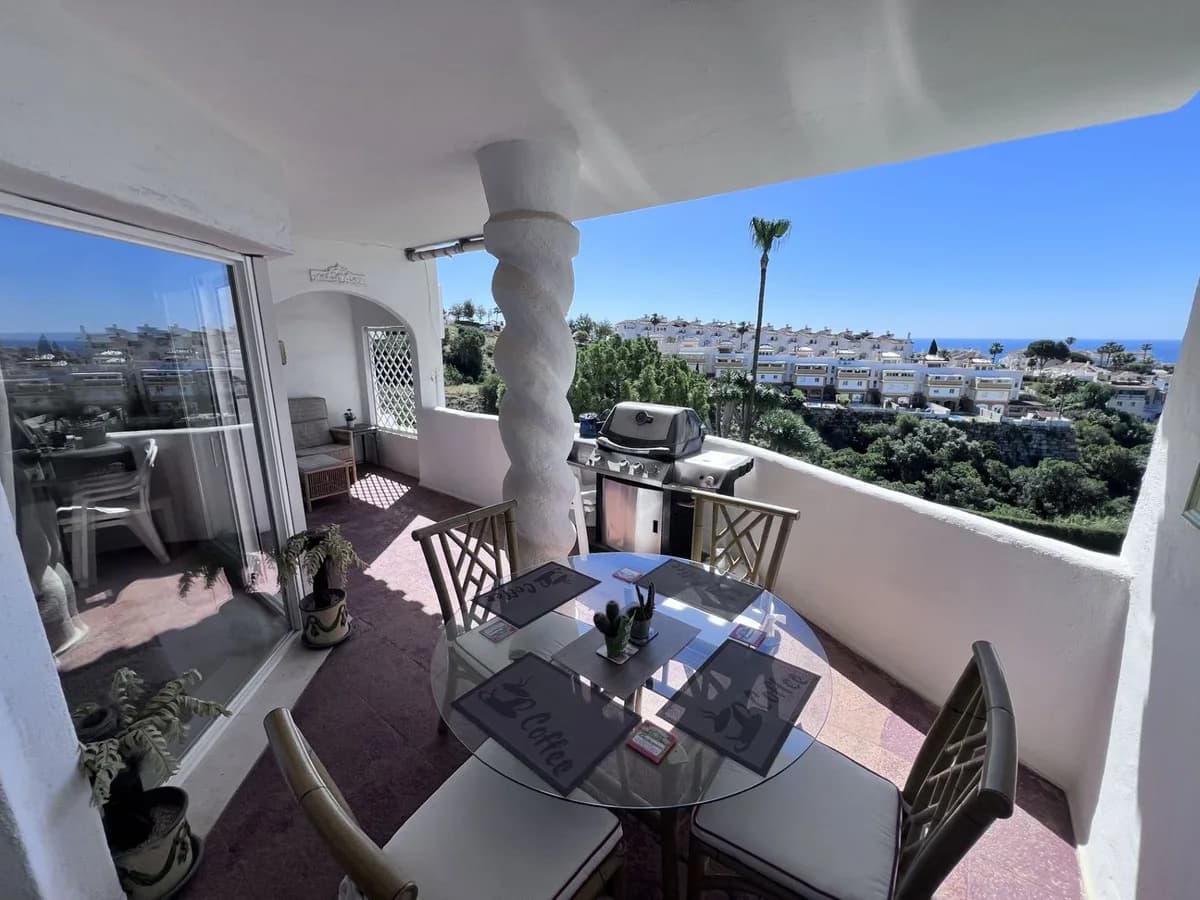 2 Bedroom Top Floor Apartment for Sale in Calahonda, Málaga - Image 3