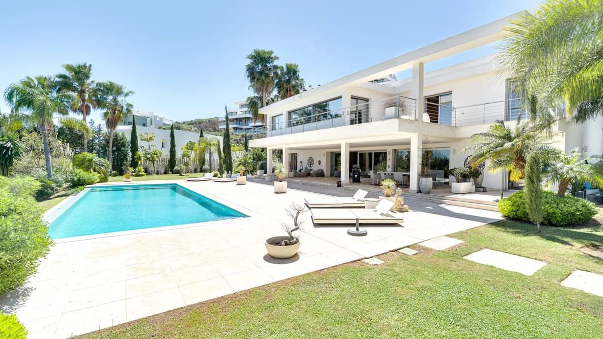 4 Bedroom Detached Villa for Sale in Calanova Golf, Málaga