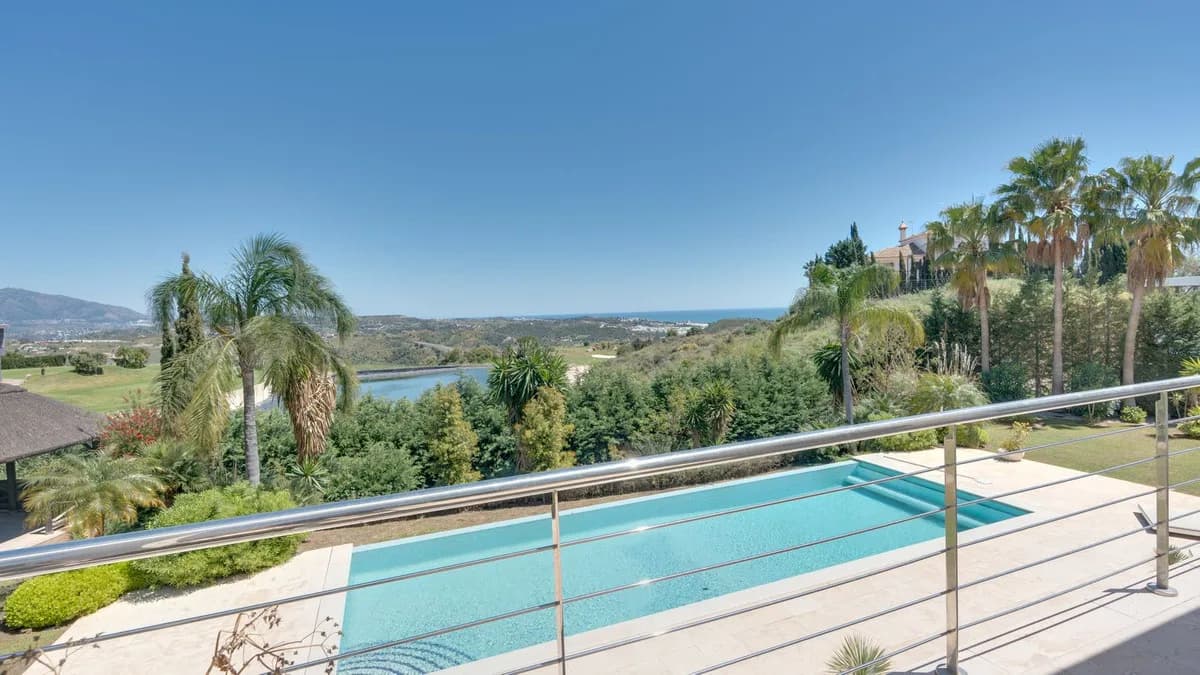4 Bedroom Detached Villa for Sale in Calanova Golf, Málaga - Image 3