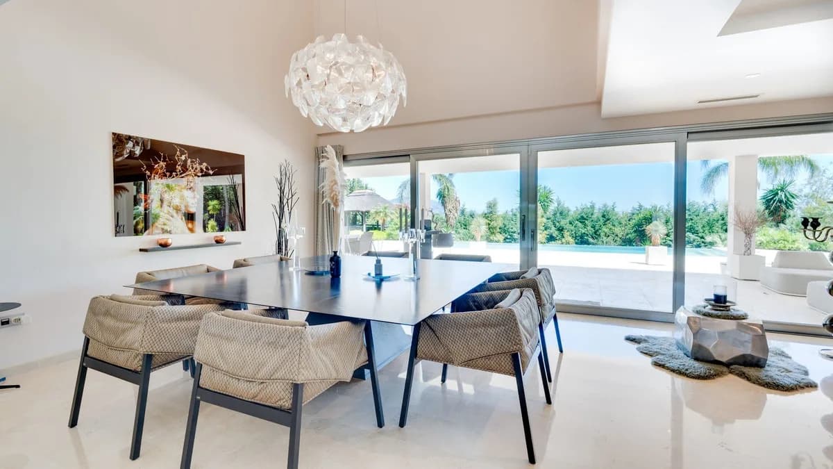 4 Bedroom Detached Villa for Sale in Calanova Golf, Málaga - Image 7