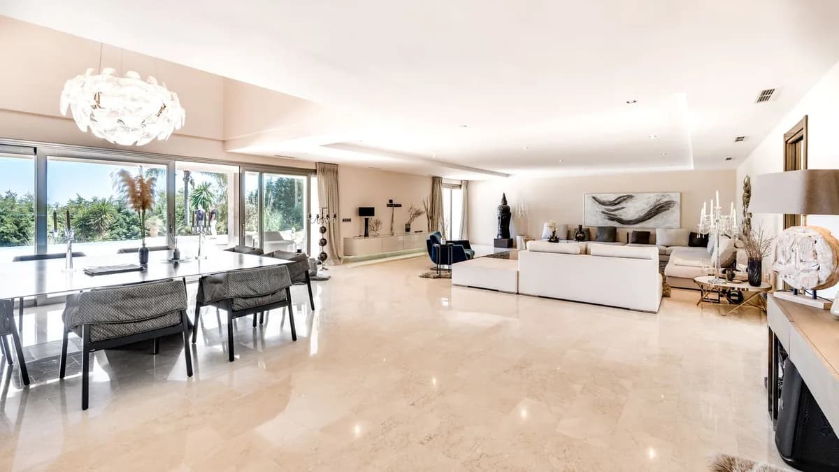 4 Bedroom Detached Villa for Sale in Calanova Golf, Málaga - Image 8