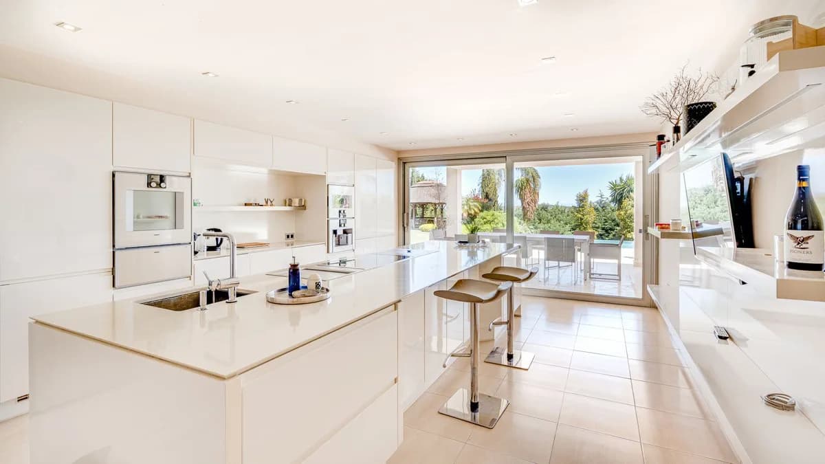 4 Bedroom Detached Villa for Sale in Calanova Golf, Málaga - Image 9