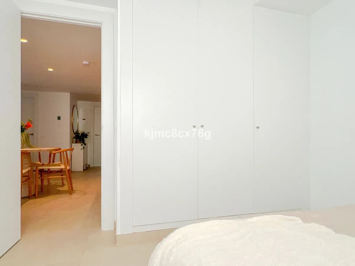 3 Bedroom Middle Floor Apartment for Sale in Torreblanca, Málaga - Image 8