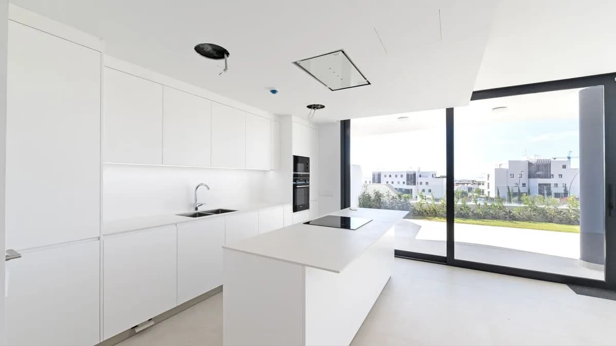 2 Bedroom Ground Floor Apartment for Sale in Fuengirola, Málaga - Image 7
