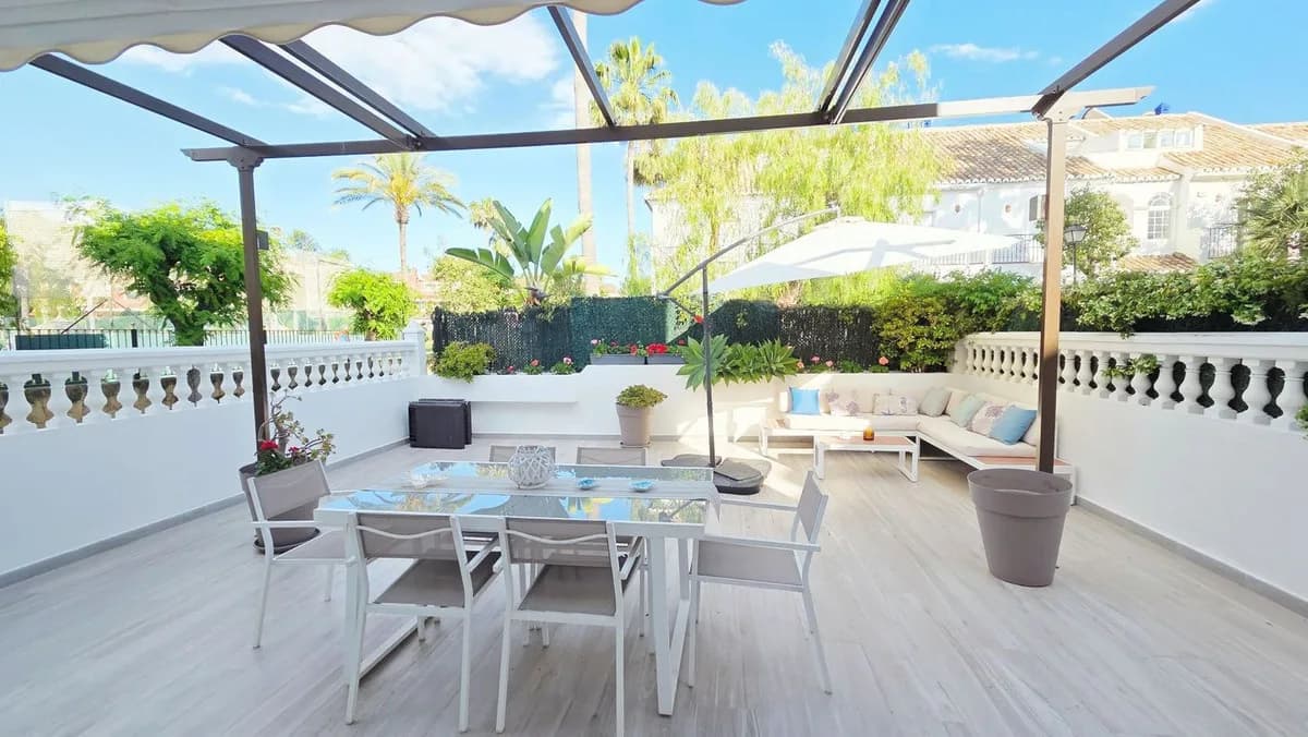3 Bedroom Townhouse for Sale in The Golden Mile, Málaga - Image 5