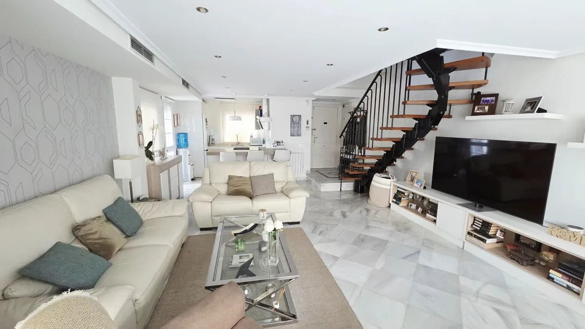 3 Bedroom Townhouse for Sale in The Golden Mile, Málaga - Image 8