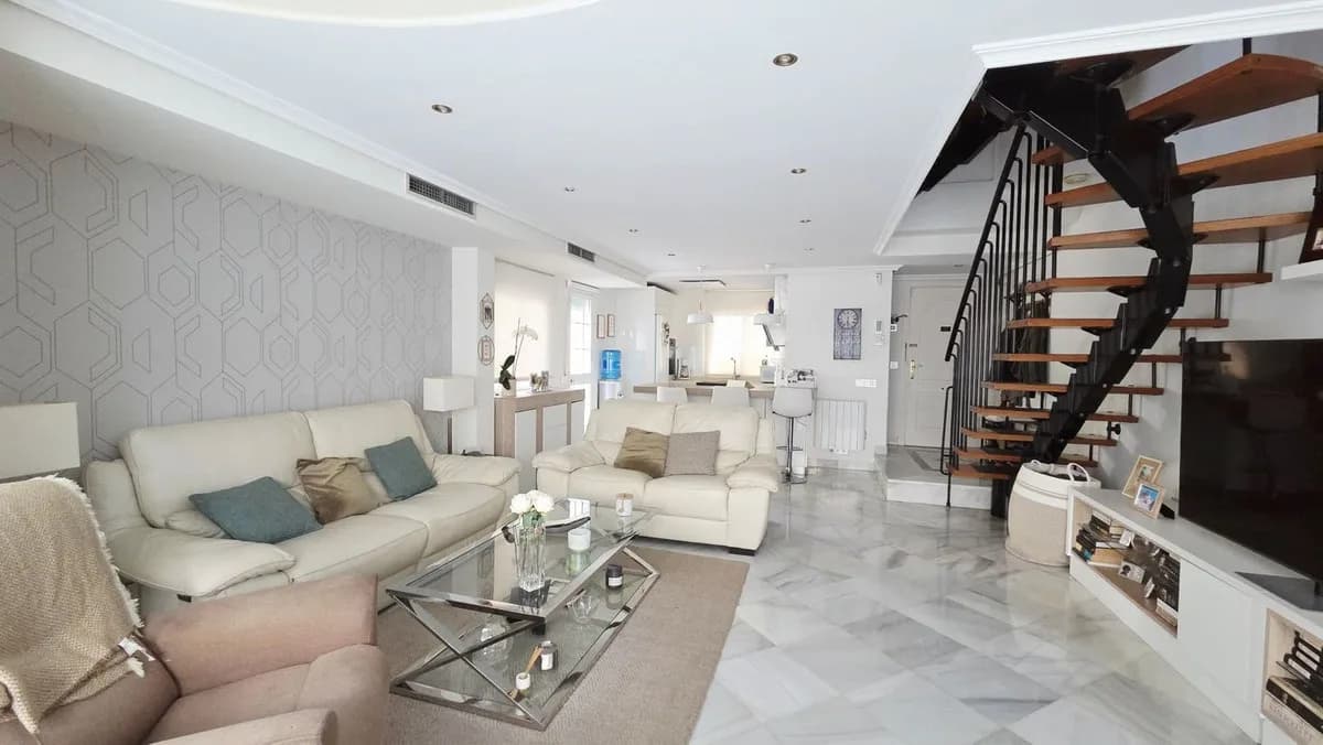 3 Bedroom Townhouse for Sale in The Golden Mile, Málaga - Image 9