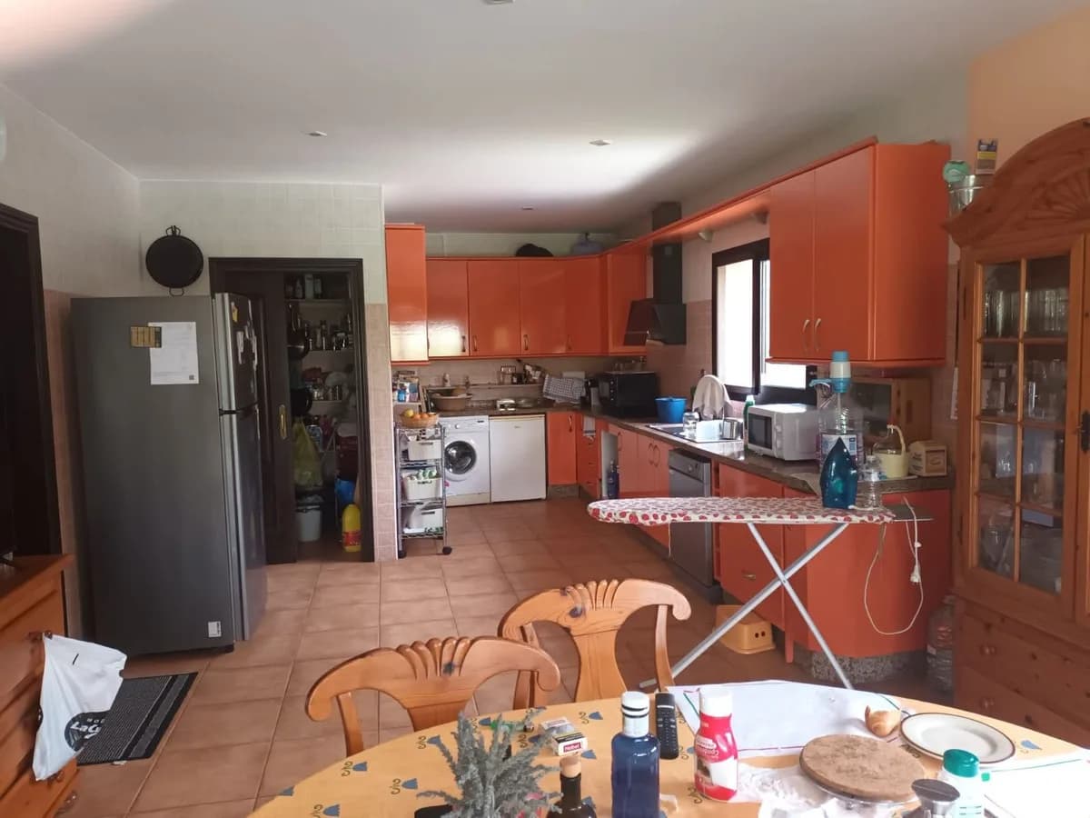 4 Bedroom Detached Villa for Sale in Casares Playa, Málaga - Image 8