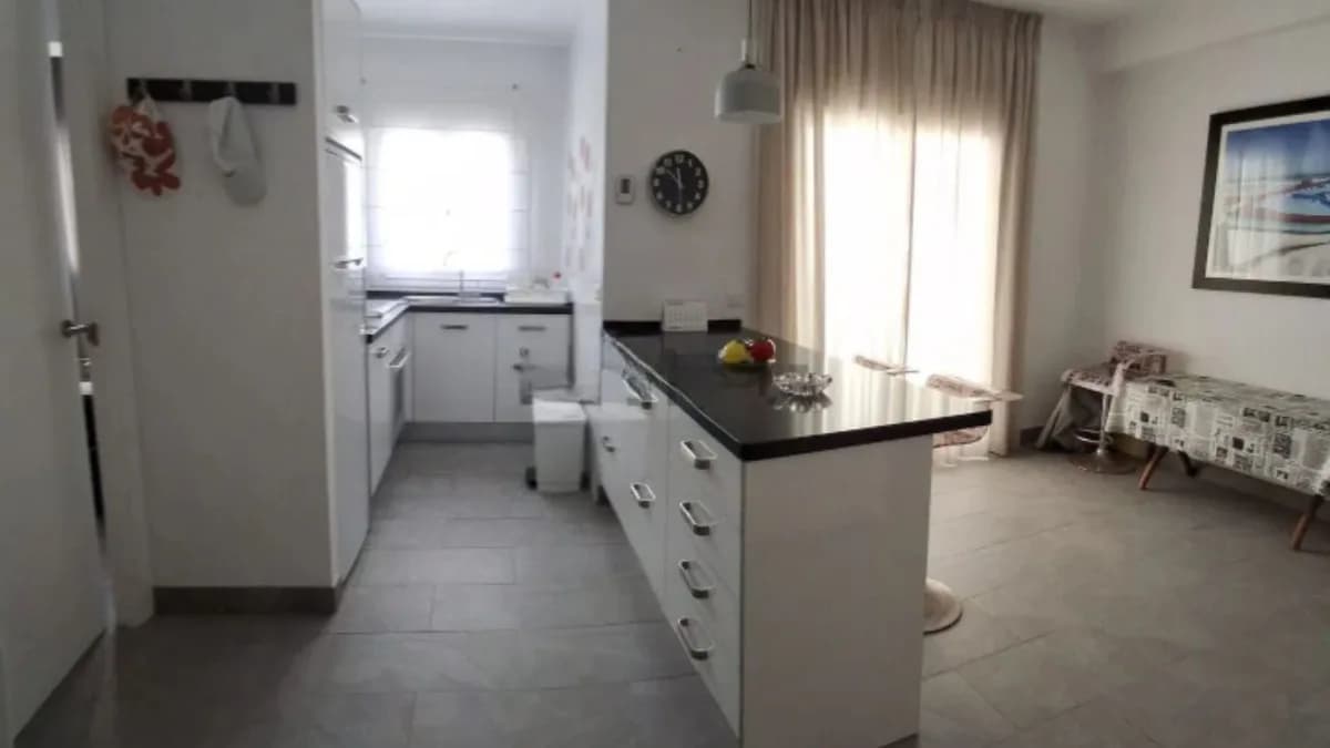 1 Bedroom Middle Floor Apartment for Sale in Estepona, Málaga - Image 5