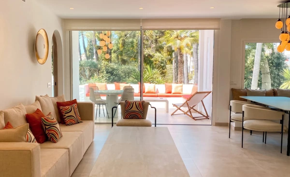 3 Bedroom Middle Floor Apartment for Sale in Puerto Banús, Málaga