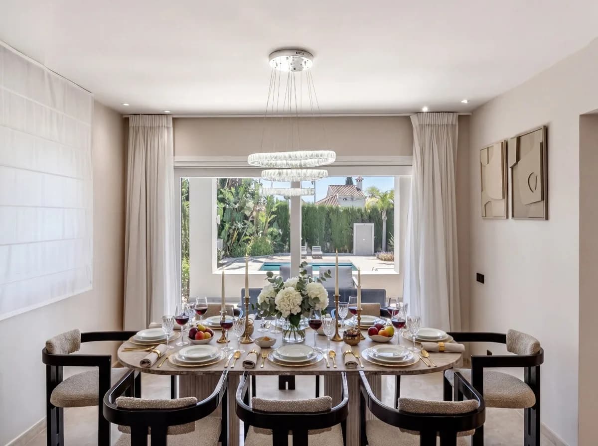 6 Bedroom Detached Villa for Sale in Nueva Andalucía, Málaga - Image 7