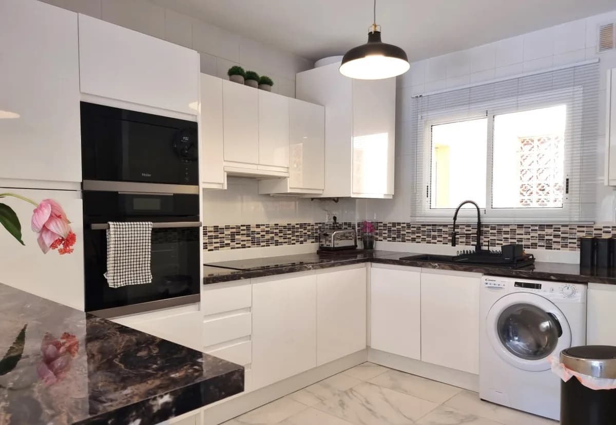 2 Bedroom Penthouse for Sale in Reserva de Marbella, Málaga - Image 3