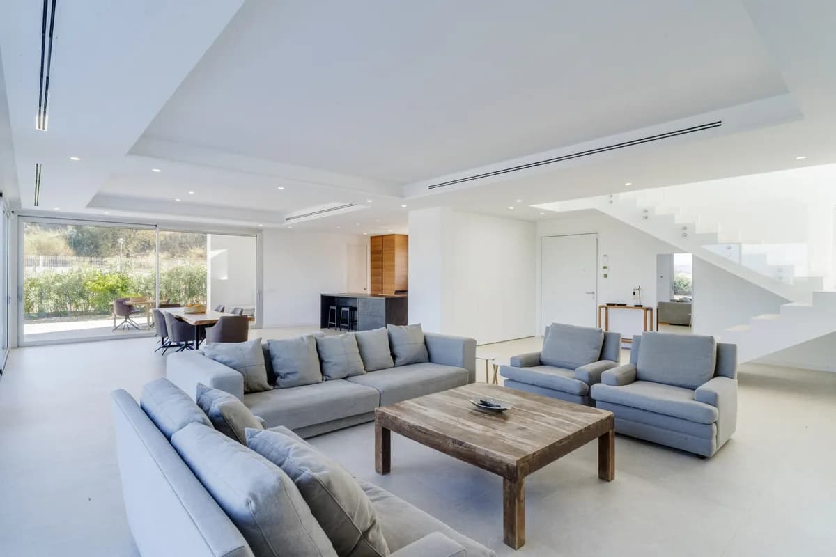 4 Bedroom Detached Villa for Sale in Coín, Málaga - Image 2