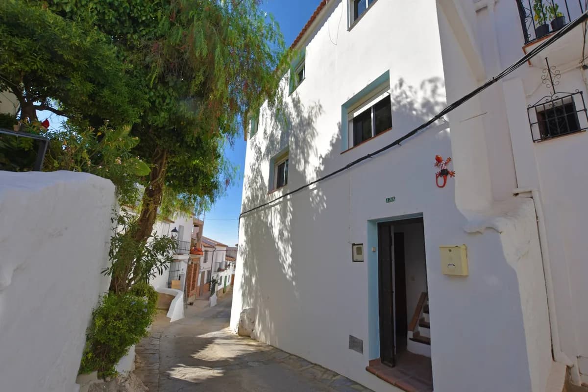 3 Bedroom Townhouse for Sale in Gaucín, Málaga - Image 4