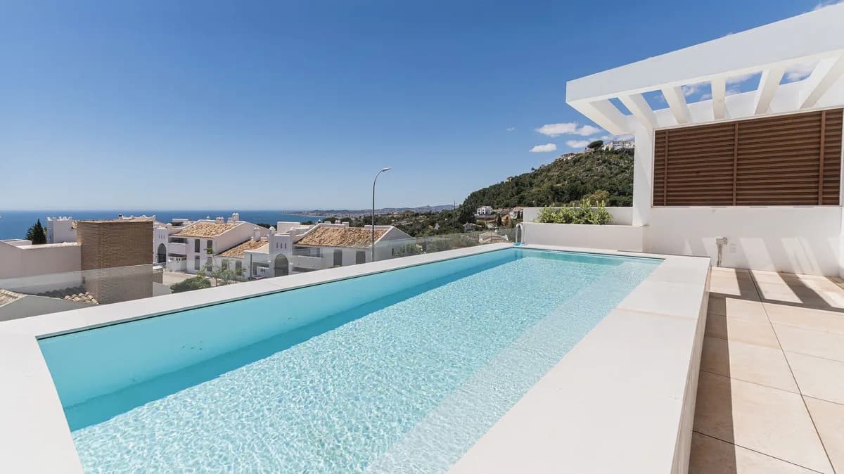5 Bedroom Detached Villa for Sale in Benalmadena, Málaga
