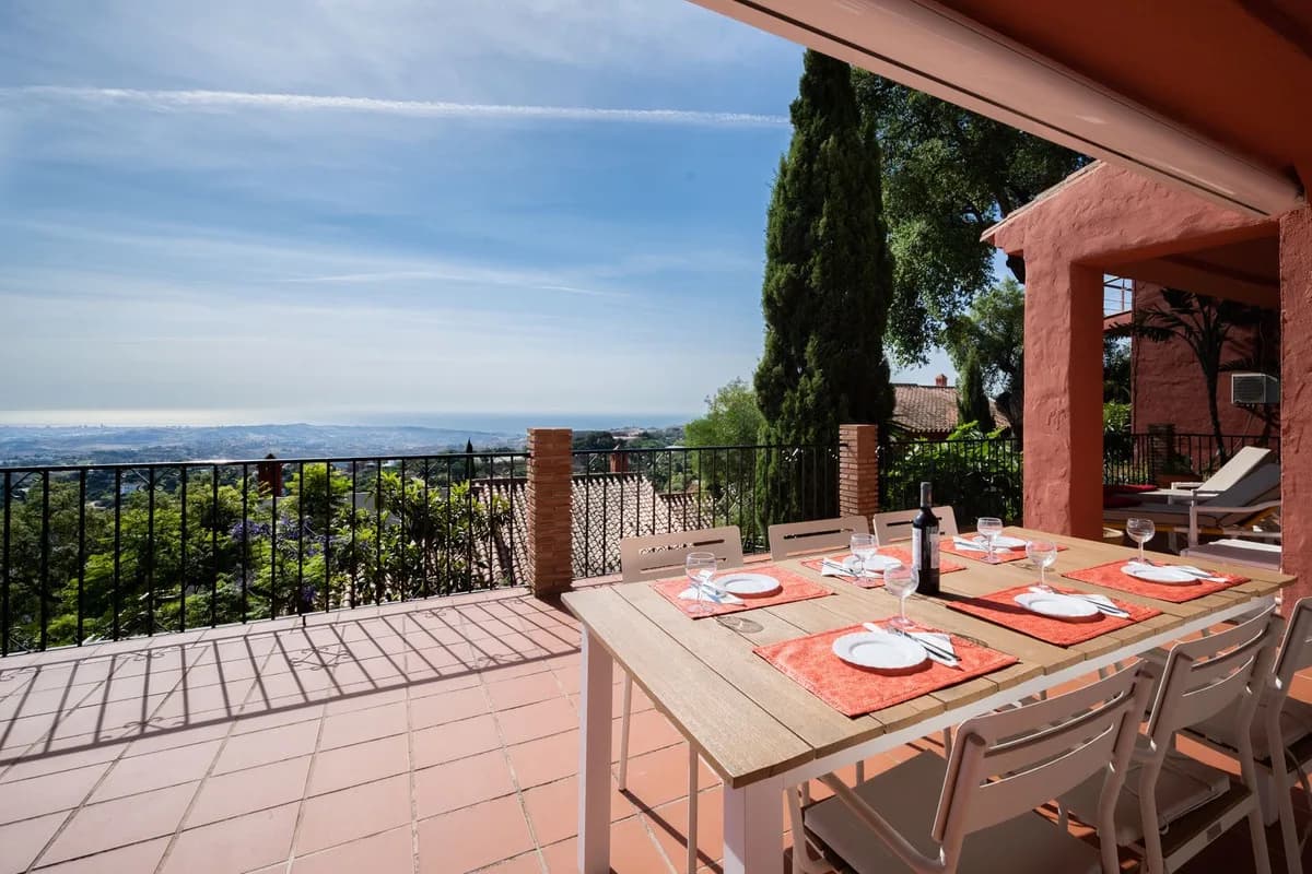 4 Bedroom Detached Villa for Sale in Elviria, Málaga - Image 2