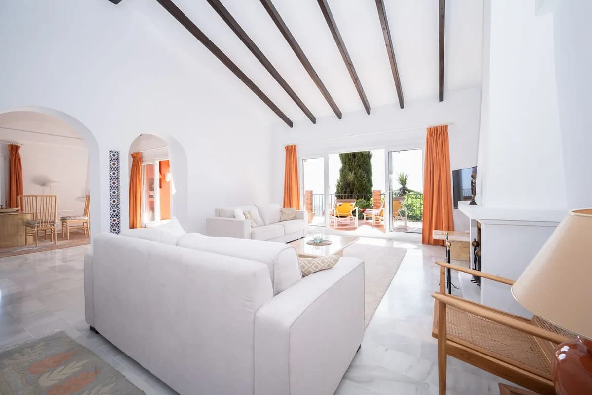 4 Bedroom Detached Villa for Sale in Elviria, Málaga - Image 7