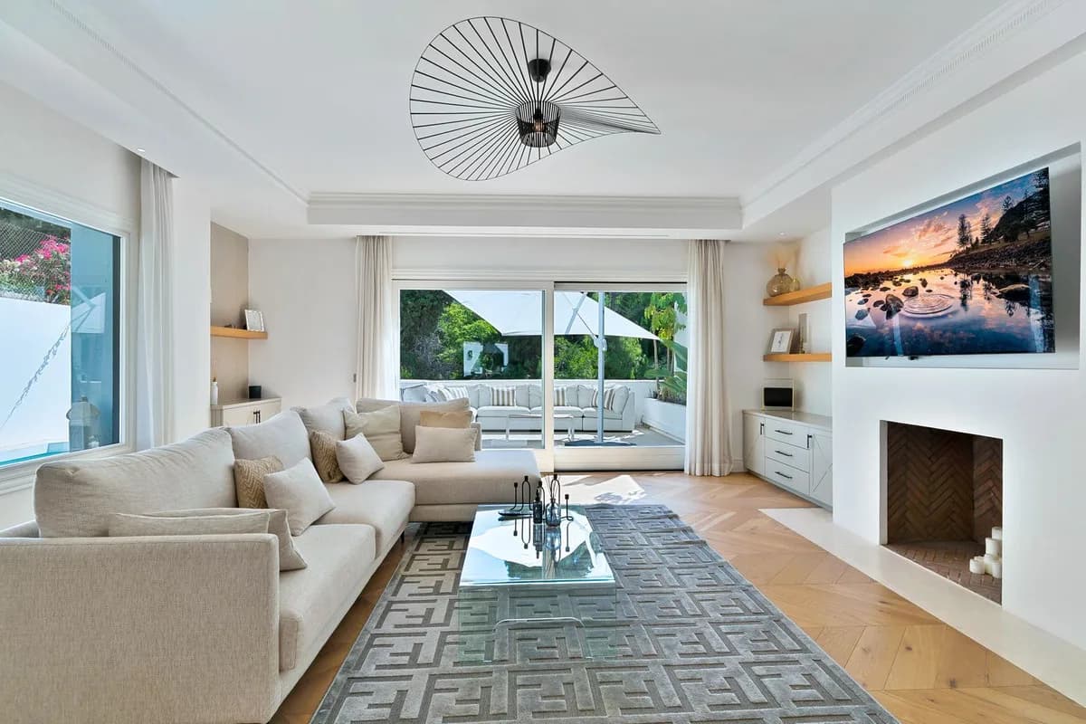 3 Bedroom Semi-Detached House for Sale in Marbella, Málaga - Image 7