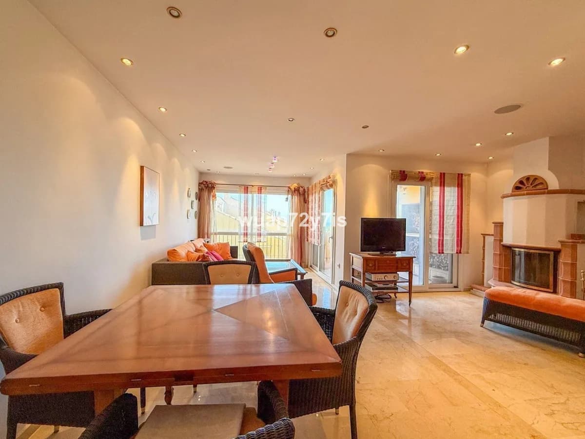 3 Bedroom Duplex for Sale in Costabella, Málaga - Image 3