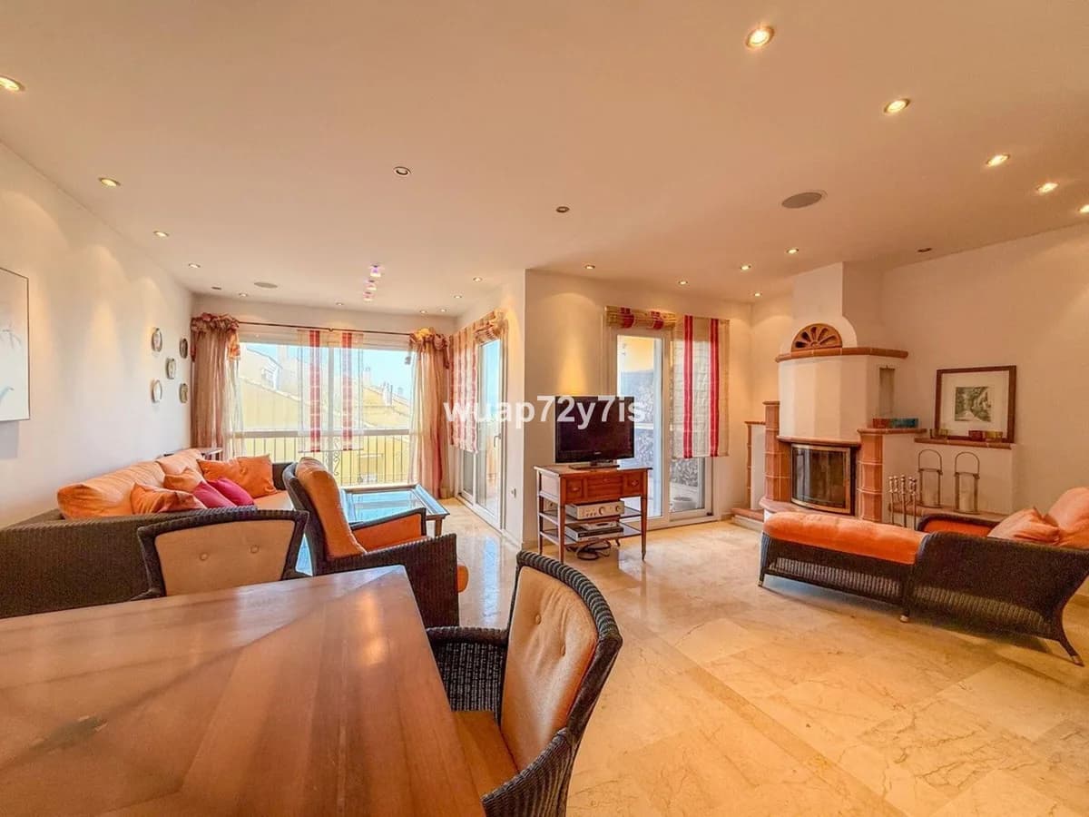 3 Bedroom Duplex for Sale in Costabella, Málaga - Image 4