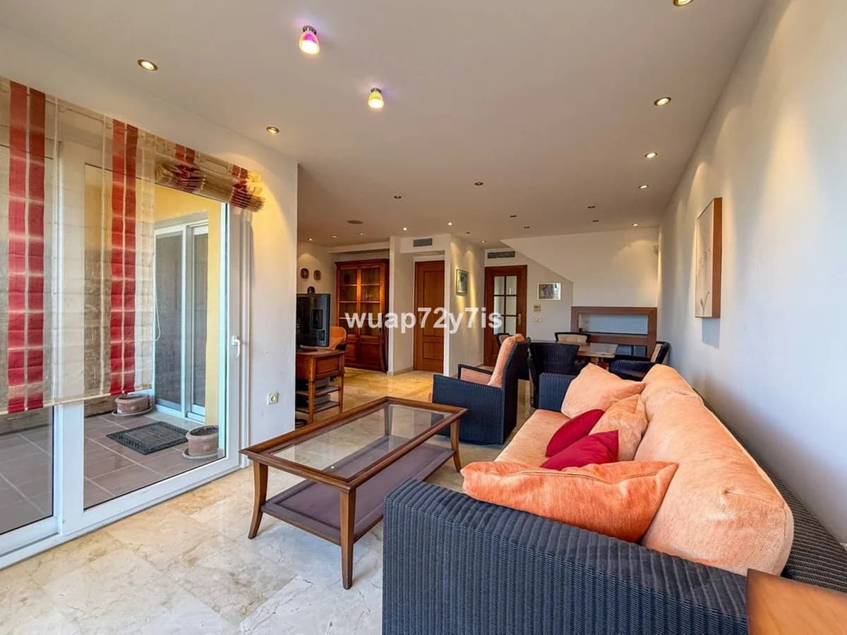 3 Bedroom Duplex for Sale in Costabella, Málaga - Image 6
