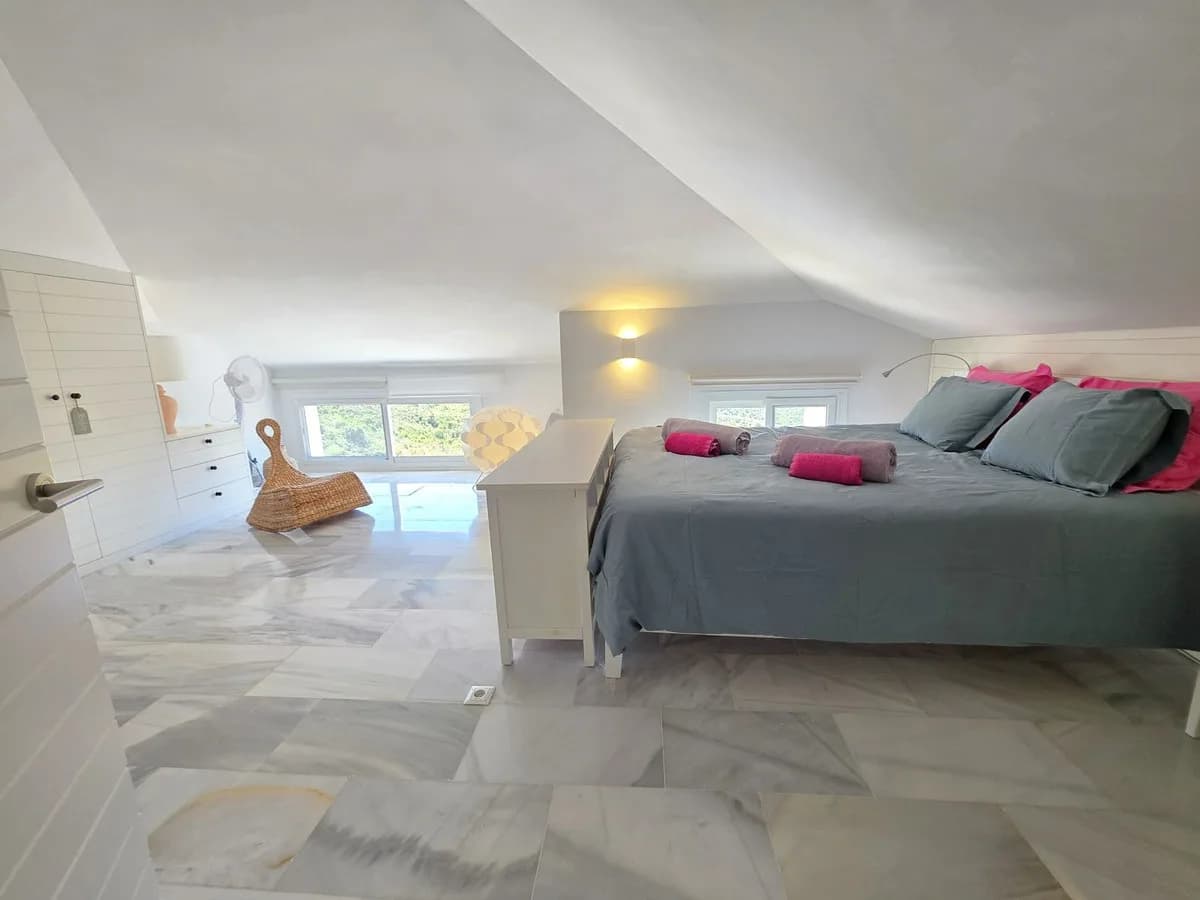 2 Bedroom Top Floor Apartment for Sale in La Mairena, Málaga - Image 6