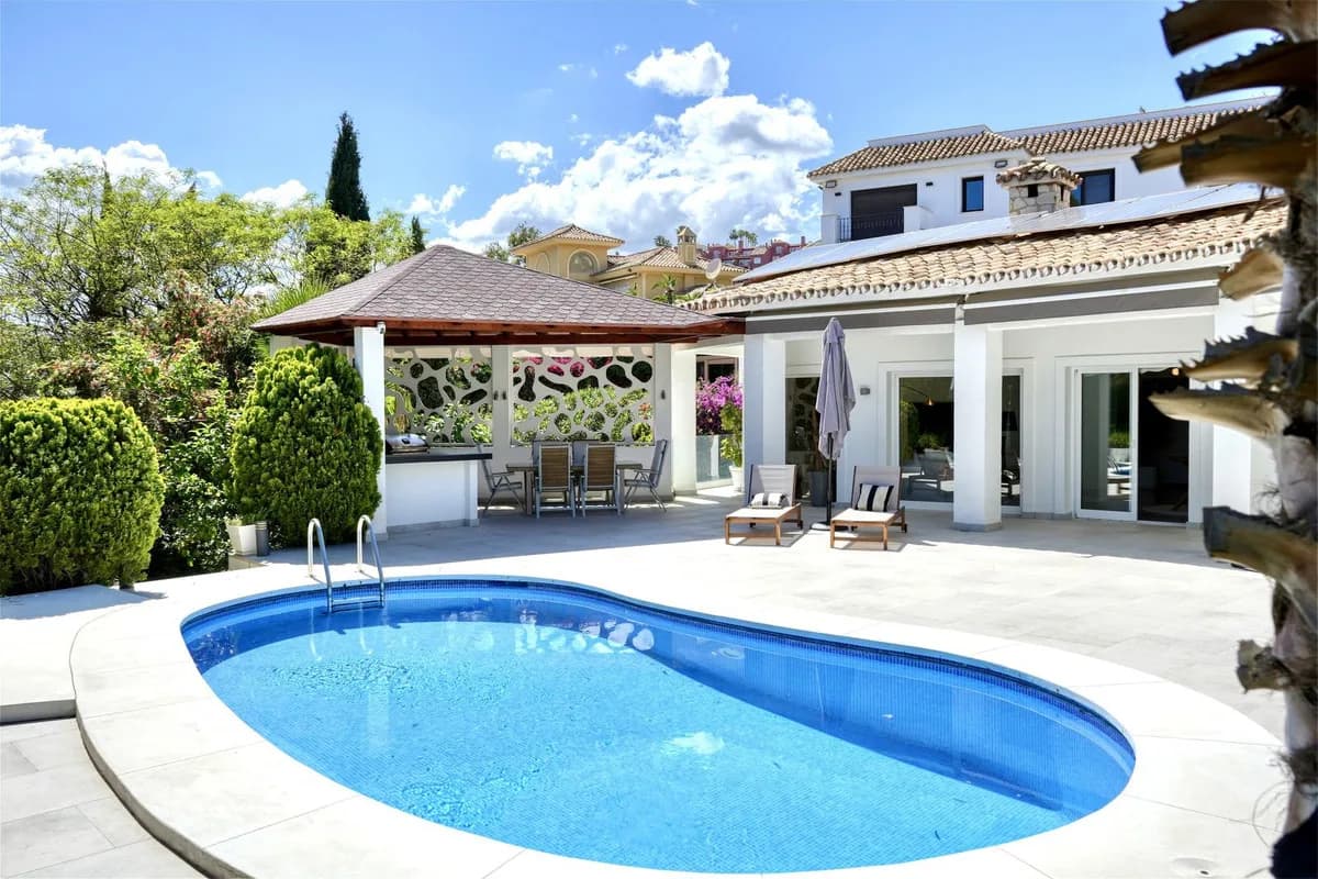 4 Bedroom Detached Villa for Sale in Benahavís, Málaga