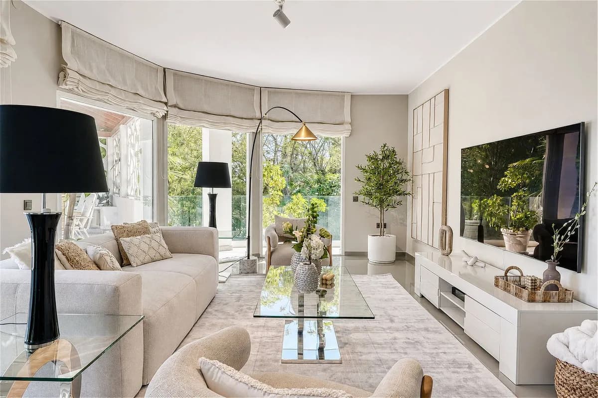 4 Bedroom Detached Villa for Sale in Benahavís, Málaga - Image 3