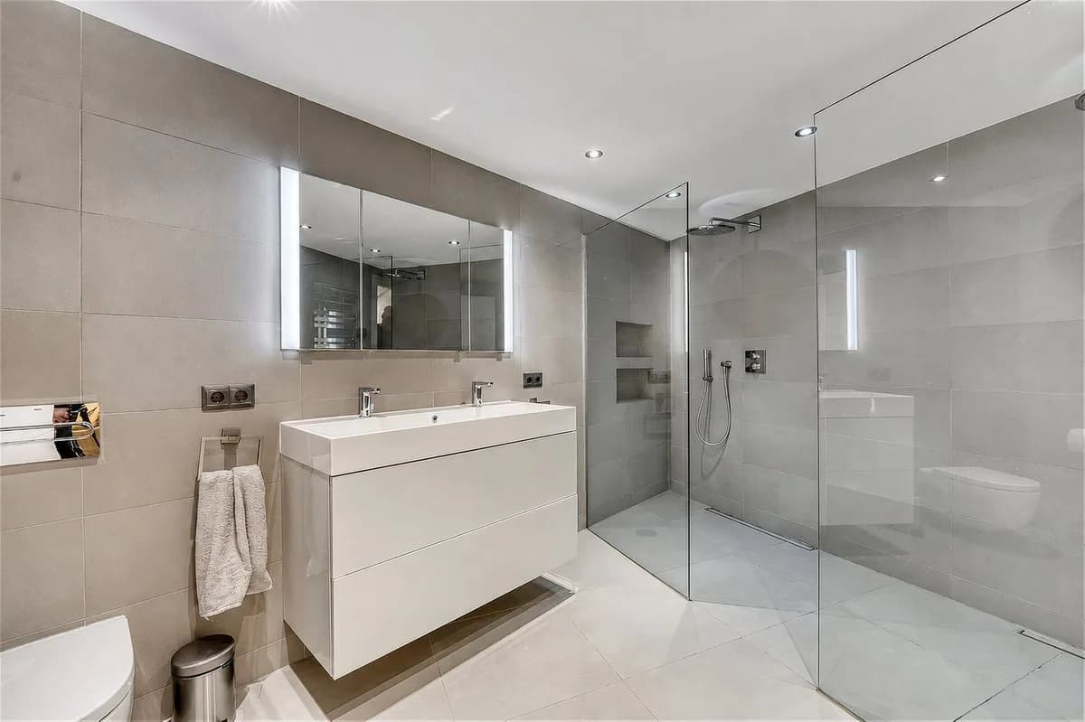 4 Bedroom Detached Villa for Sale in Benahavís, Málaga - Image 7