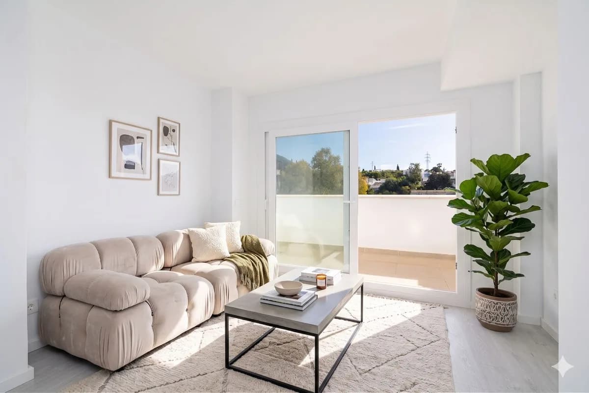 3 Bedroom Ground Floor Apartment for Sale in Torreblanca, Málaga - Image 2