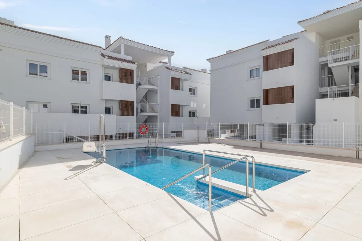 3 Bedroom Ground Floor Apartment for Sale in Torreblanca, Málaga - Image 6