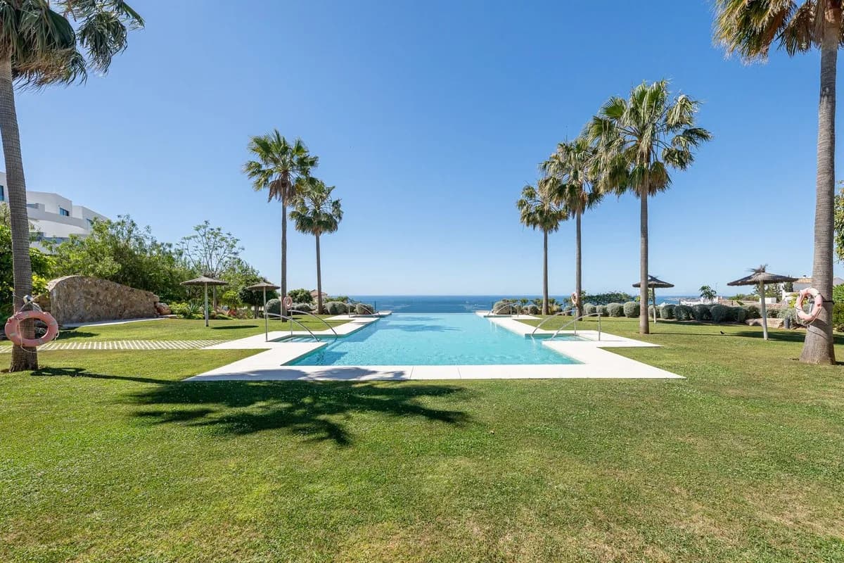 5 Bedroom Detached Villa for Sale in Torremuelle, Málaga - Image 2