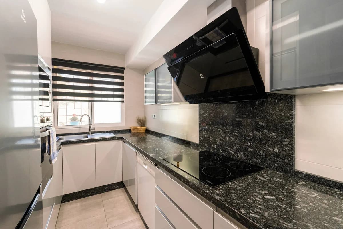 3 Bedroom Townhouse for Sale in Nueva Andalucía, Málaga - Image 5