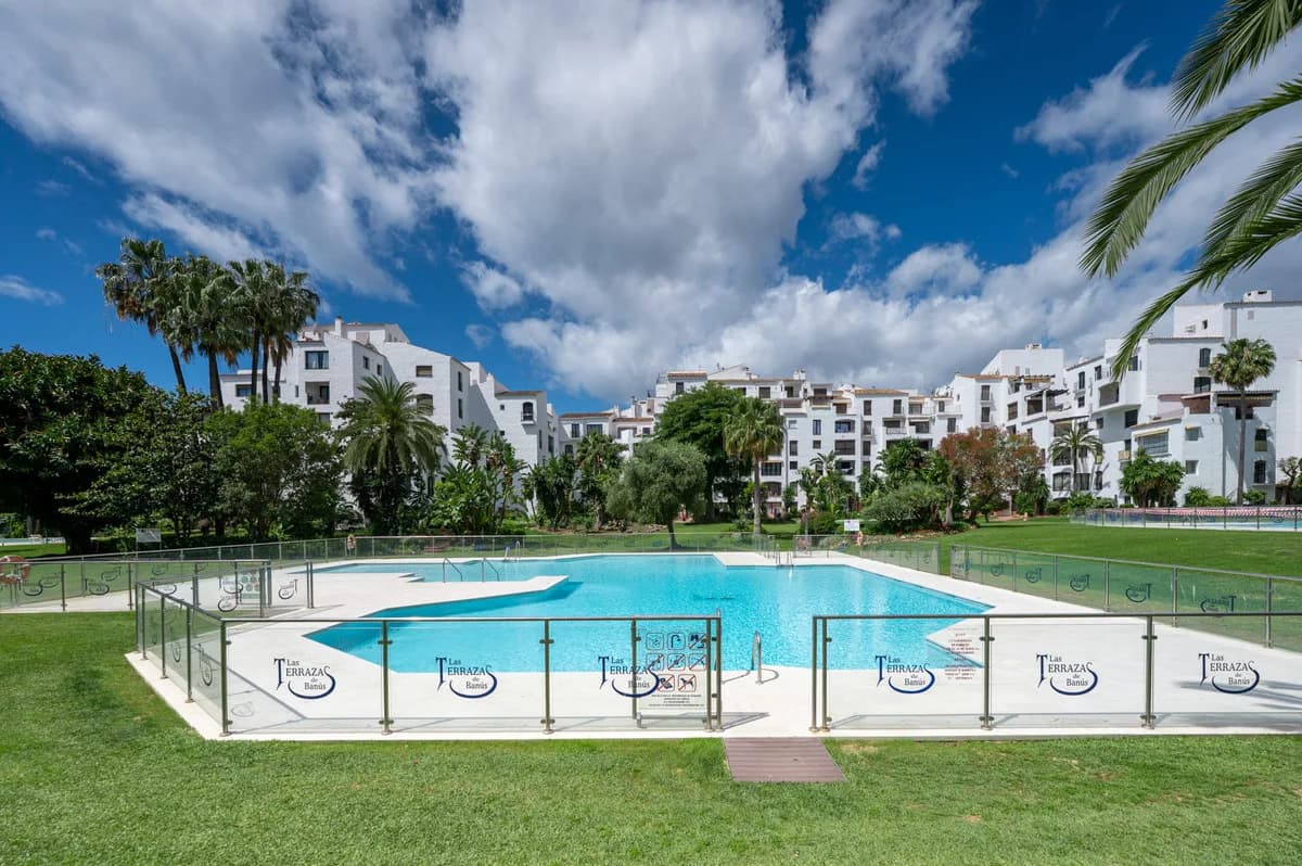 3 Bedroom Middle Floor Apartment for Sale in Puerto Banús, Málaga - Image 7