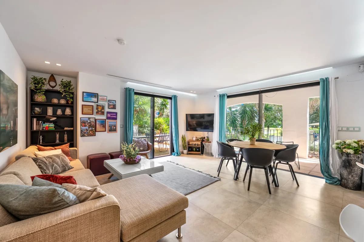 3 Bedroom Middle Floor Apartment for Sale in Puerto Banús, Málaga - Image 9